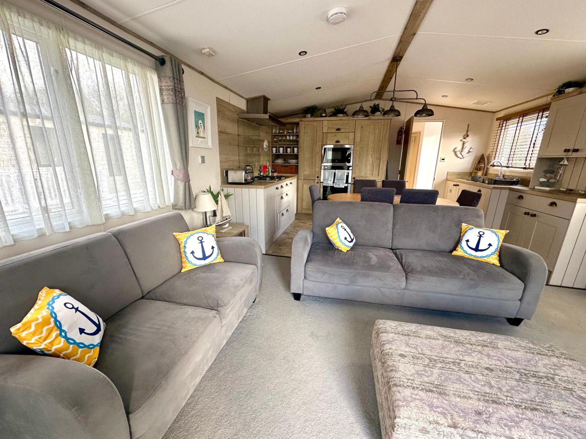 The Boat House, Hot Tub Lodge South Cerney Exteriör bild