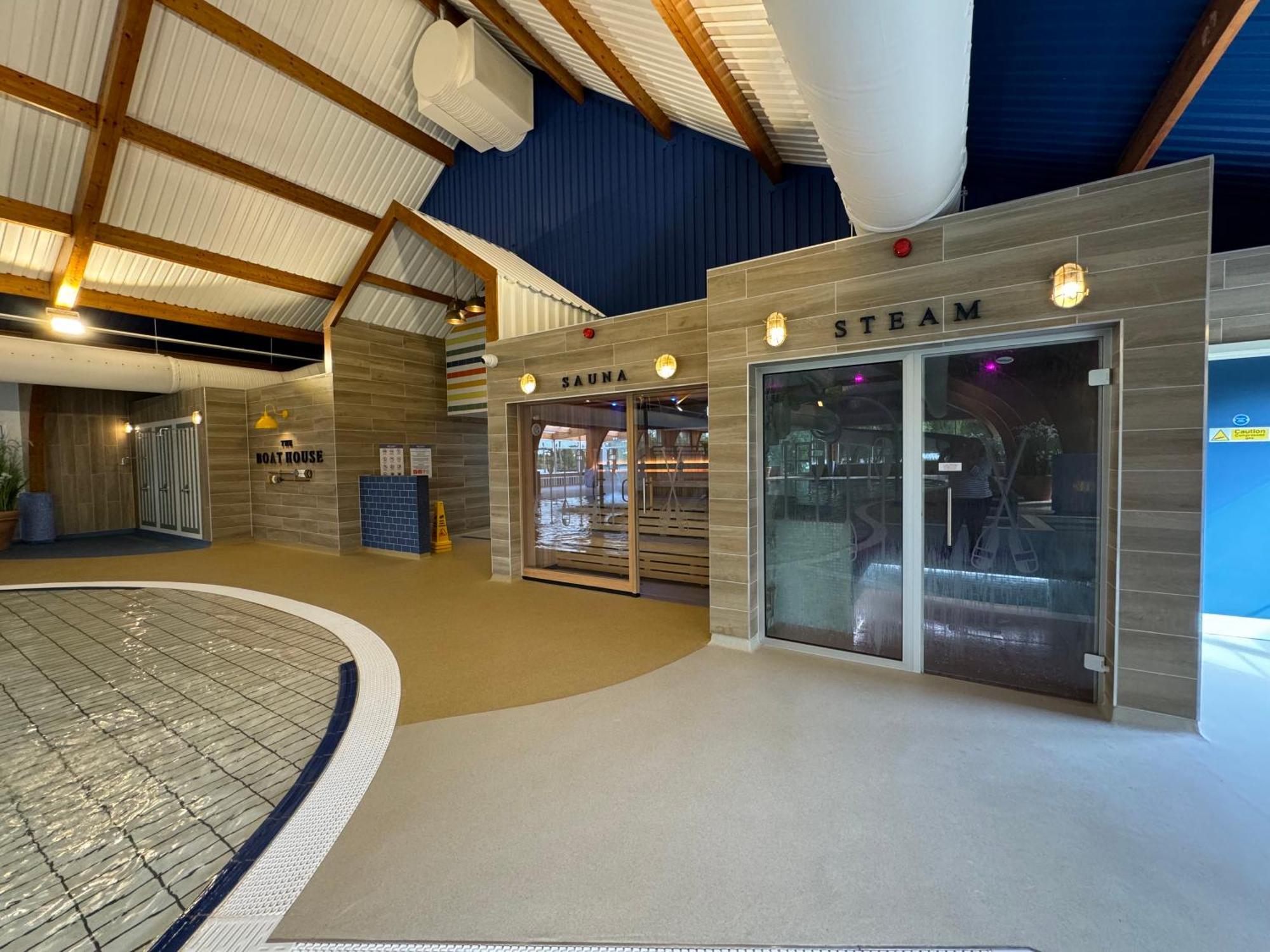 The Boat House, Hot Tub Lodge South Cerney Exteriör bild